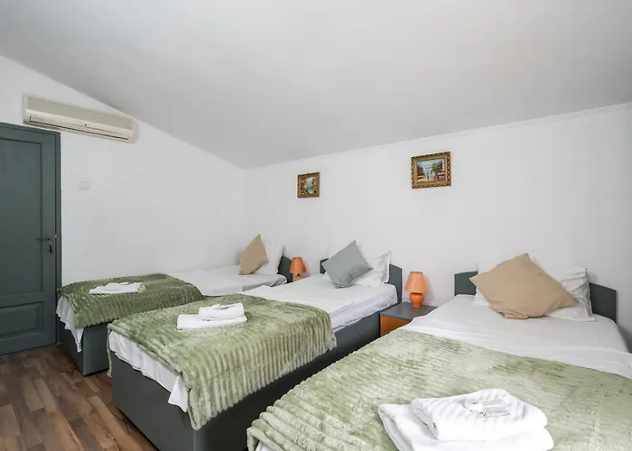 ゲストハウス Flower's 3*